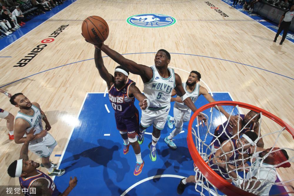 激烈竞逐中 激烈竞逐中